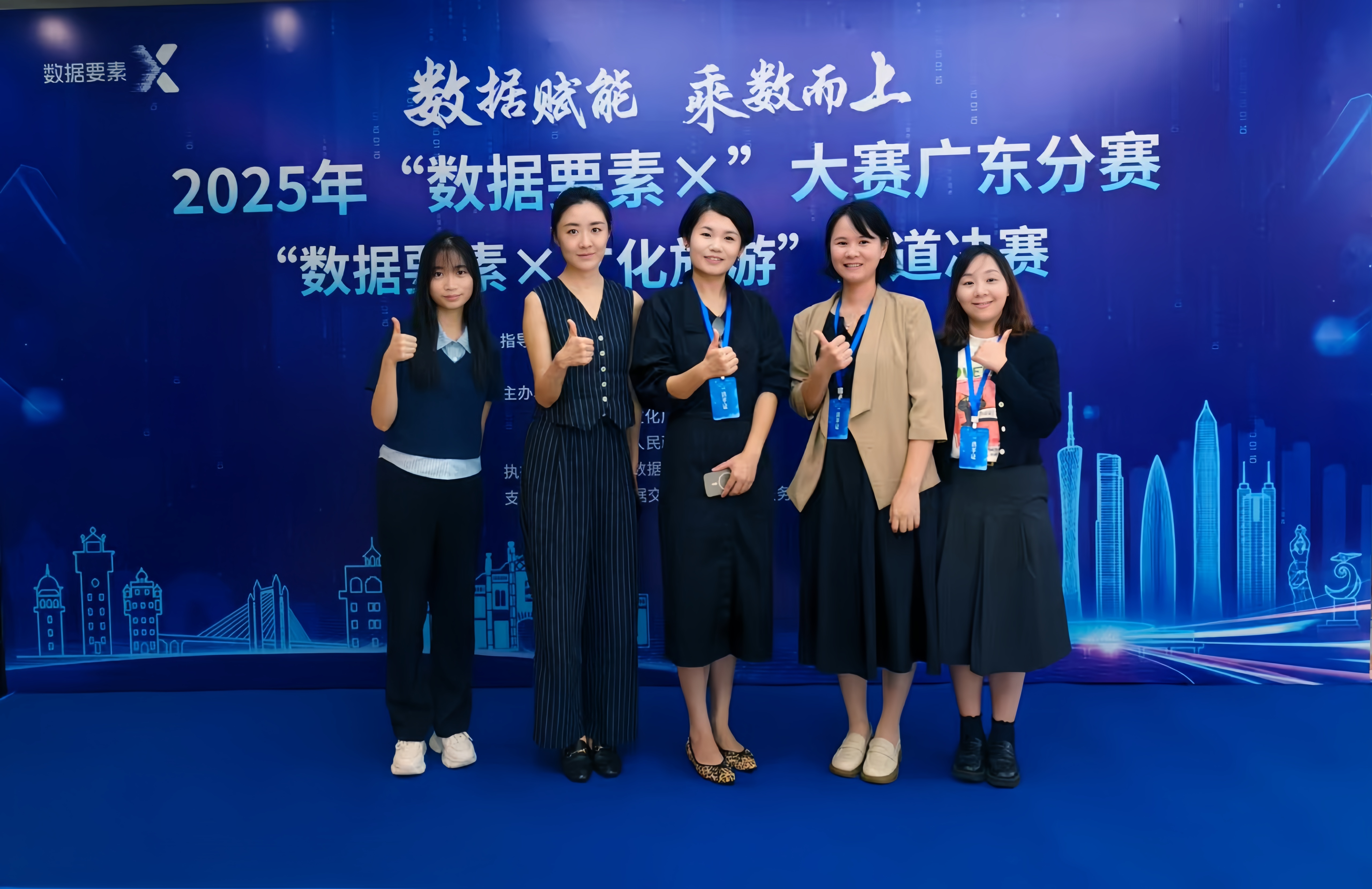 参赛现场_副本.jpg 参赛现场_副本.jpg